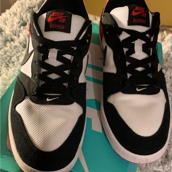 Nike SB Alleyoop, size 11 in women and 9.5 in Men. - Picture 2 of 10